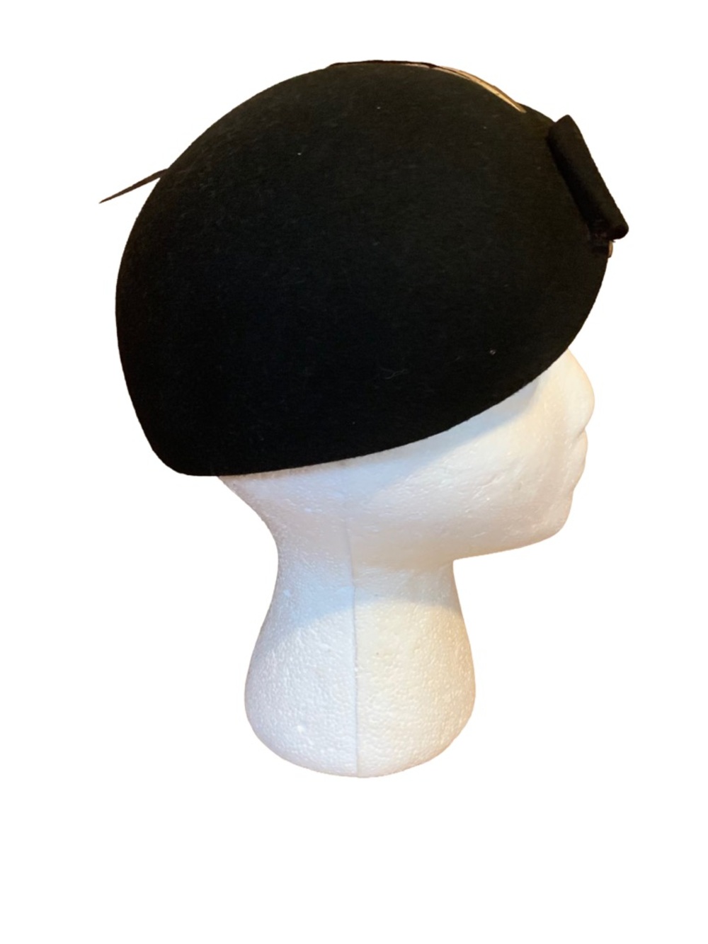 VINTAGE STYLED BY CORALIE 1960'S BLACK WOOL FELT BEANIE CAP WITH FEATHER - Picture 4 of 9